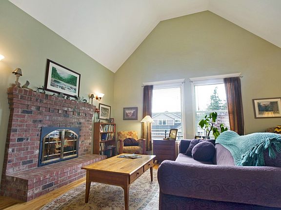 4th image of 2278 NE Thistle Ct
