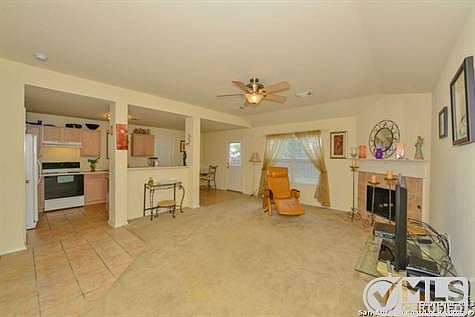 4th image of 15854 Borwick Ln
