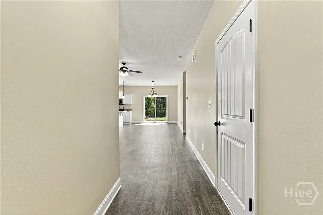 111 Willow Dr — Photo 2