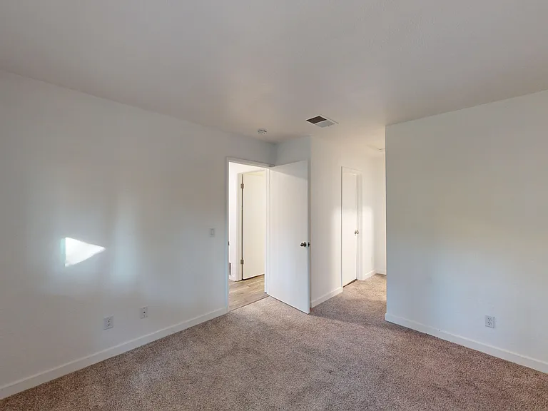 346 Robinson St #40 — Photo 9