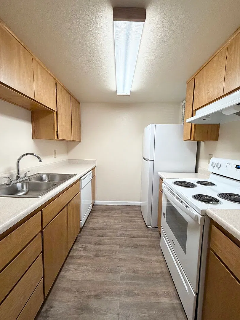 Merit Manor Apartments — Photo 2