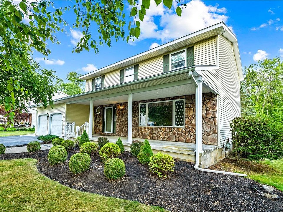1st image of 216 Ramblewood Dr