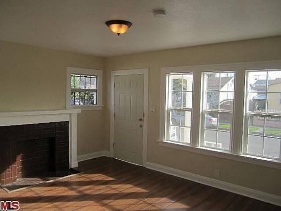 3rd image of 1285 W 39th Pl