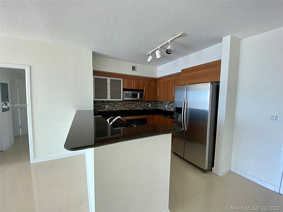 2nd image of 325 Biscayne Blvd #4215