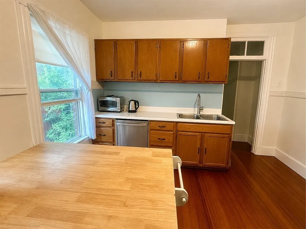 4 bed, 1.0 bath, 1524 sqft, $5,000 — Photo 4
