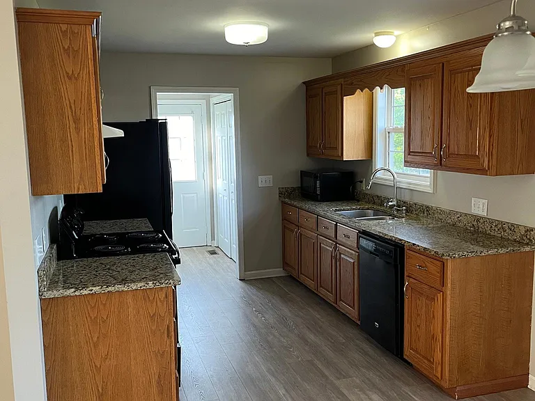 2819 Faith Ln — Photo 10