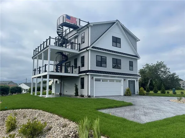 30 Southwest Rd, Narragansett, RI 02882