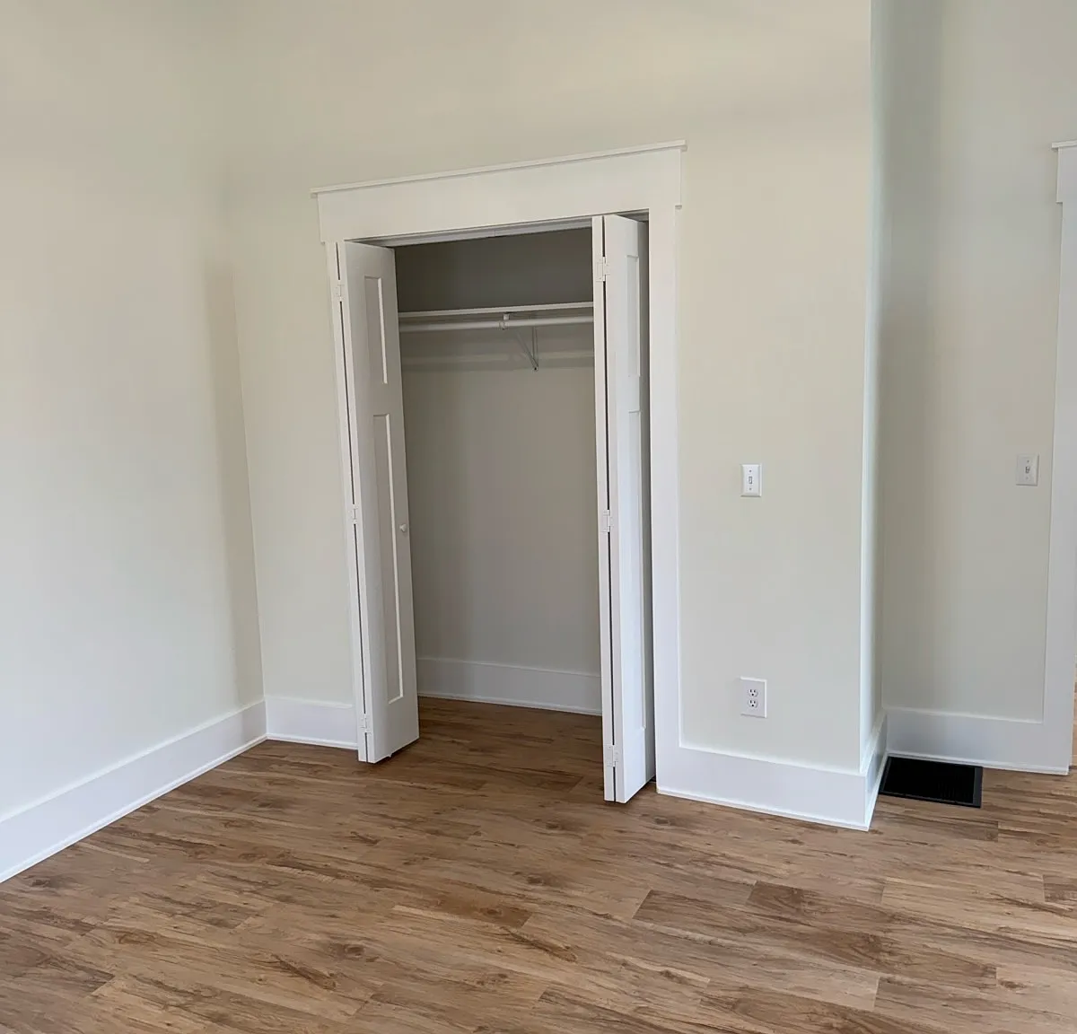 2 bed, 1000 sqft, $1,250 — Photo 4