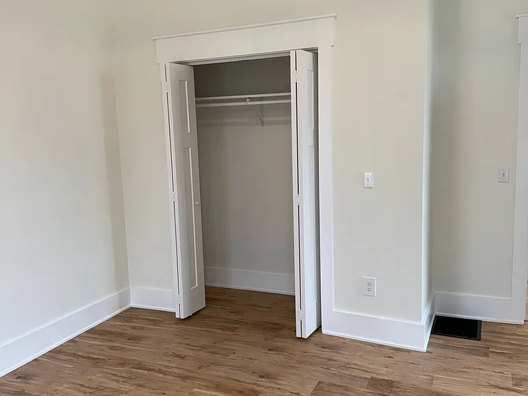 301 W Walnut St — Photo 4