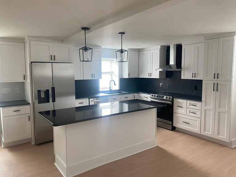 206 N Main St — Photo 1