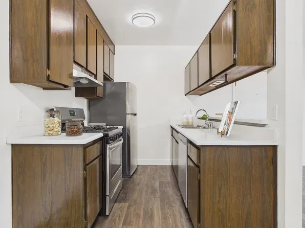 Executive House Apartments, 6650 Hayvenhurst Ave #205, Van Nuys, CA 91406