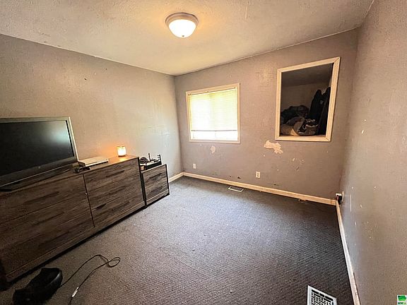 3rd image of 313 Leonard St