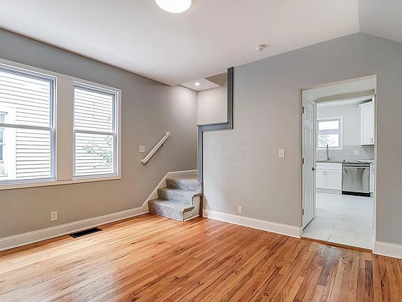 3rd image of 40 E Markison Ave