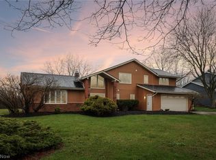 23821 Halburton Rd, Beachwood, OH