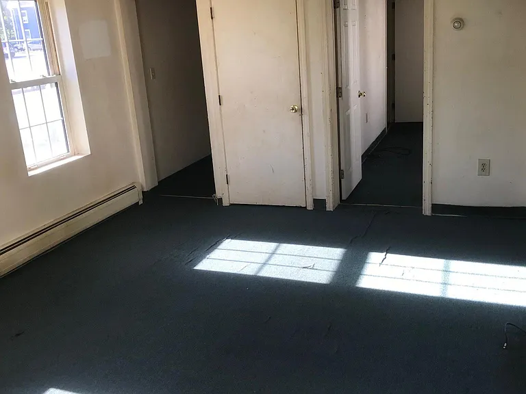 443 Main St — Photo 3