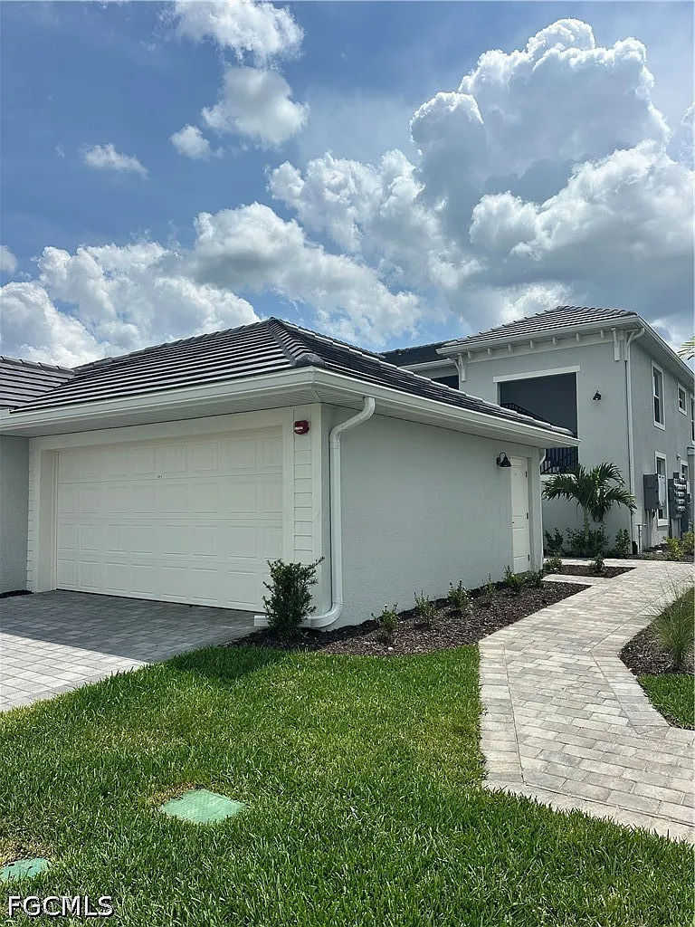 2 bed, 2.0 bath, 1569 sqft, $5,500 — Photo 2