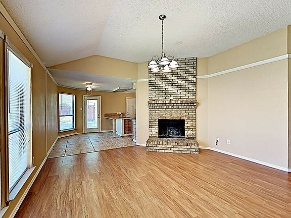 3rd image of 305 Meadow Ct