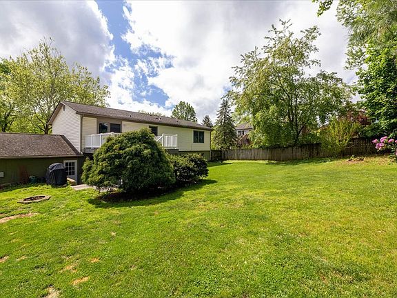 3rd image of 305 Woodbine Dr