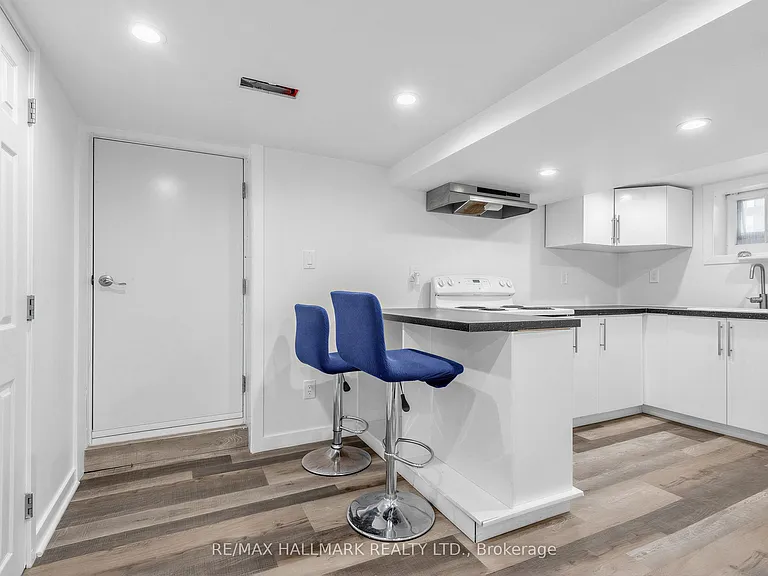 10 Hartley Ave #BASEMENT — Photo 7