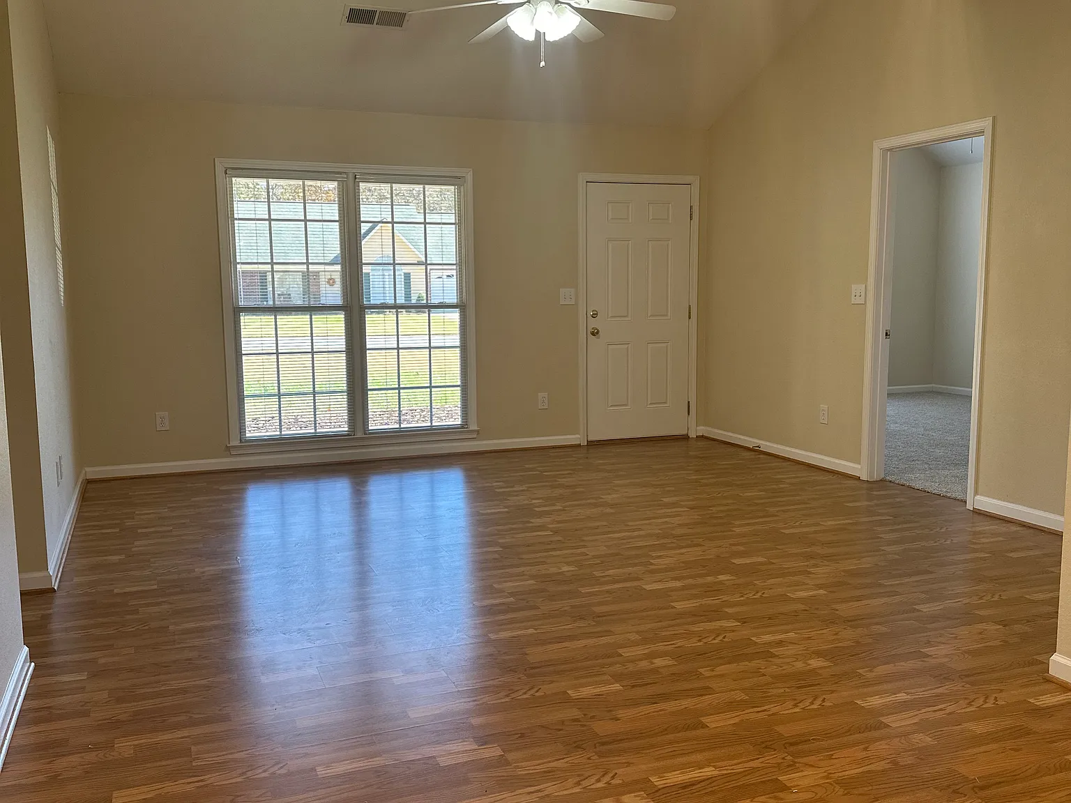 3 bed, 1398 sqft, $1,600 — Photo 4
