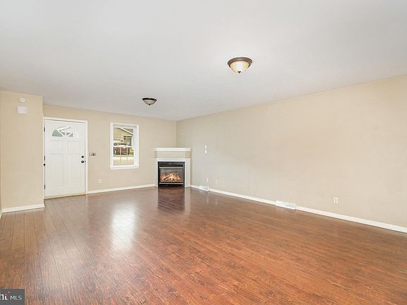 5th image of 106 Waneta St