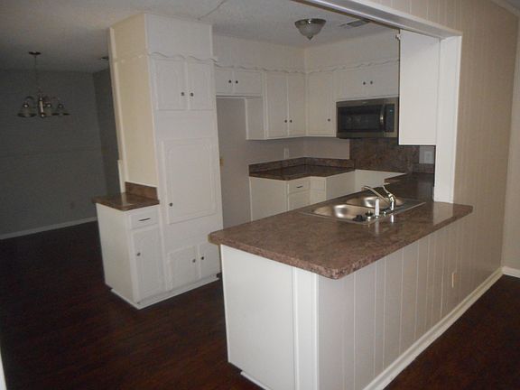 3rd image of 3812 Grady St