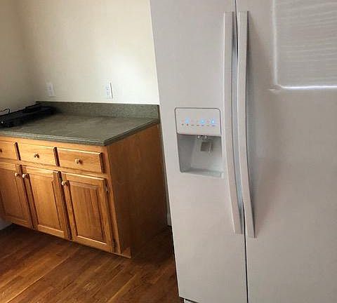 4th image of 1006 E Maple Ave