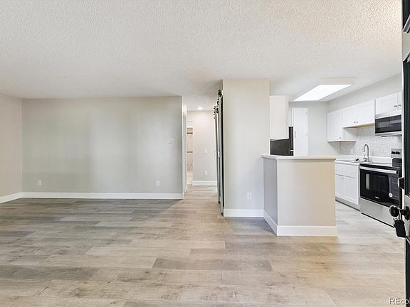 5th image of 2225 S Jasmine Street #102