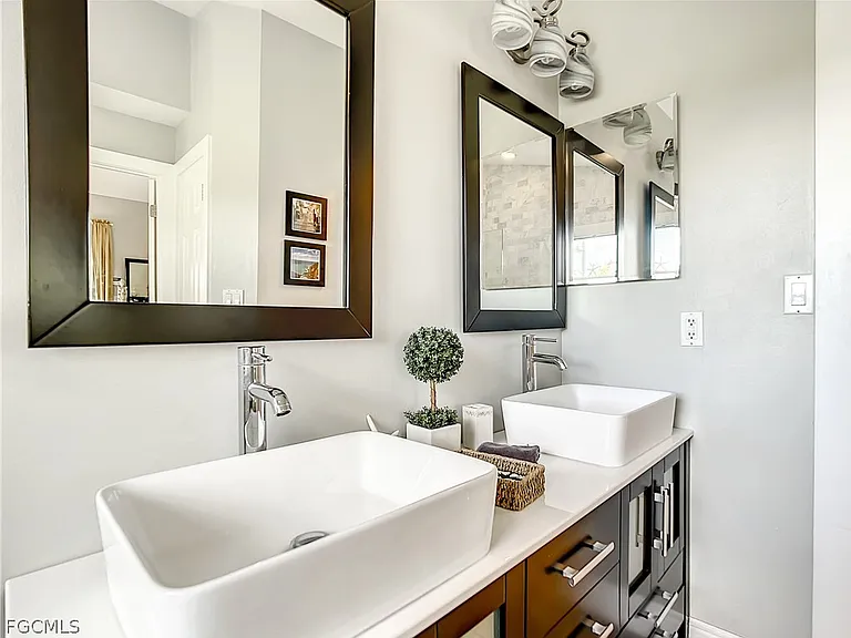 13633 Admiral Ct — Photo 29
