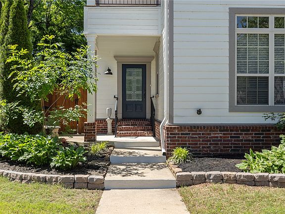 4th image of 1699 E Amber Dr