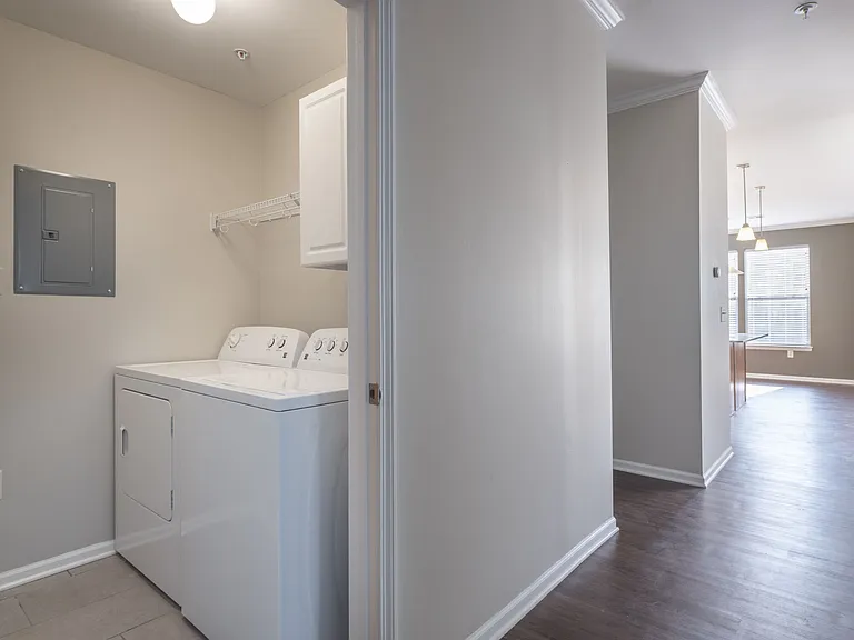 Oaks Centropolis Apartments — Photo 8