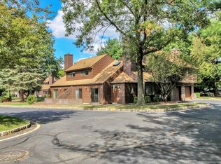 8A Yacenda Dr, Morris Plains, NJ 07950