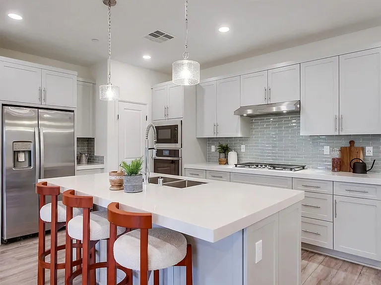 16869 Colin Ct — Photo 5