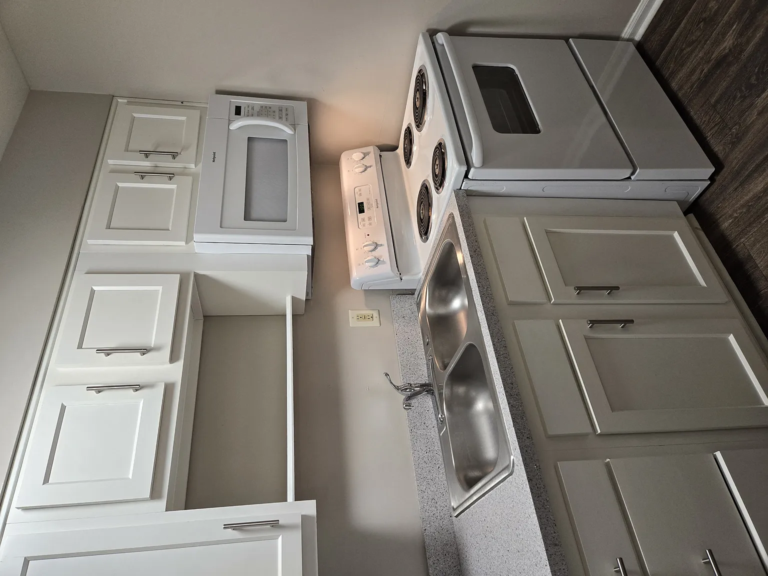 Midland Apartments — Photo 2