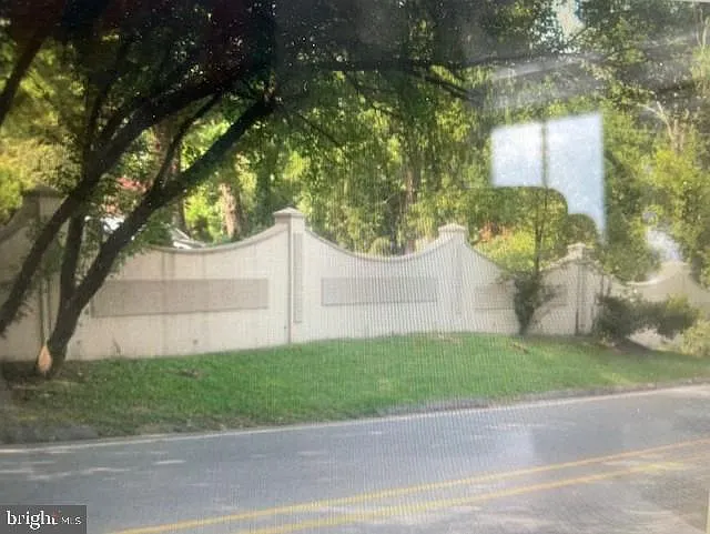 5301 Goldsboro Rd — Photo 8