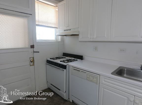 3rd image of 639 W Cornelia Ave APT 1N