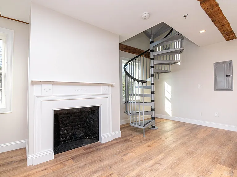9 S Main St #201 — Photo 1