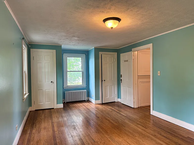 137 Warren St — Photo 16