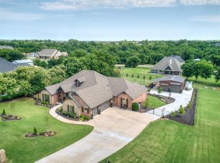 10129 Lacewood Dr, Edmond, OK 73025