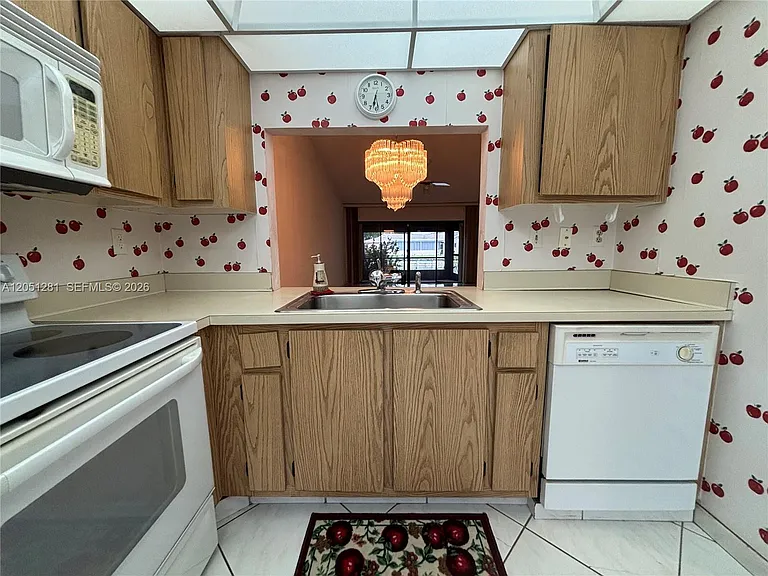 6453 Pinehurst Cir W #B25 — Photo 5