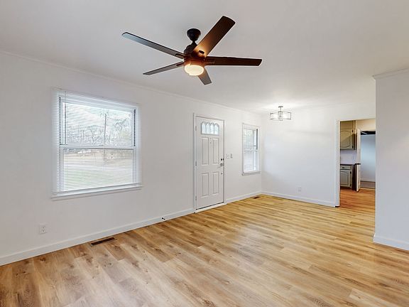 3rd image of 209 Joplin Ct