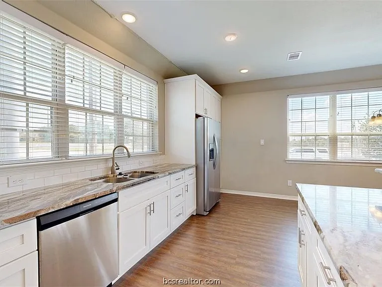 2027 Harvey Mitchell Pkwy S — Photo 8