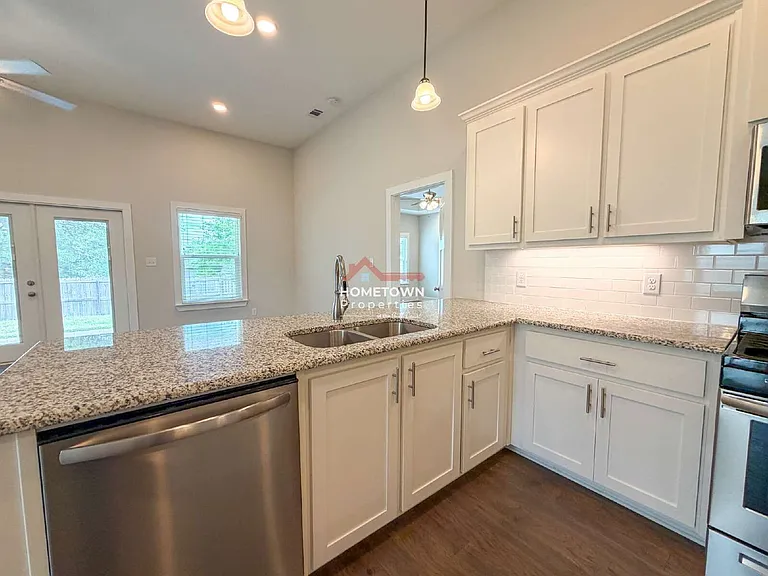 5841 Winifred Ave — Photo 7