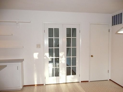 4th image of 376 Pleasant Hill Ave N