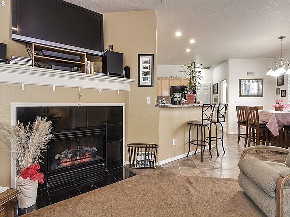 2nd image of 1061 SE Nazomi Ave