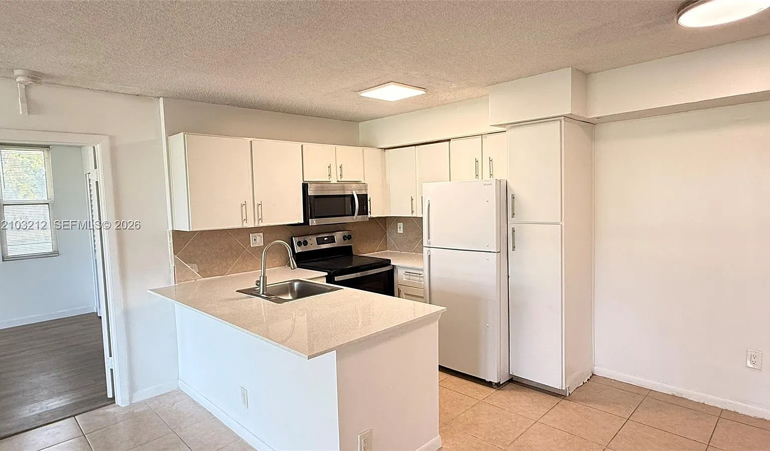 Coco Parc Condo — Photo 1