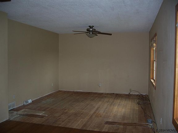 5th image of 2274 Balsam Ave
