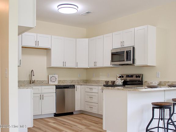 4th image of 227 Hammond Street