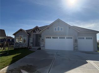 4604 NW Luna Piena Way, Riverside, MO 64150