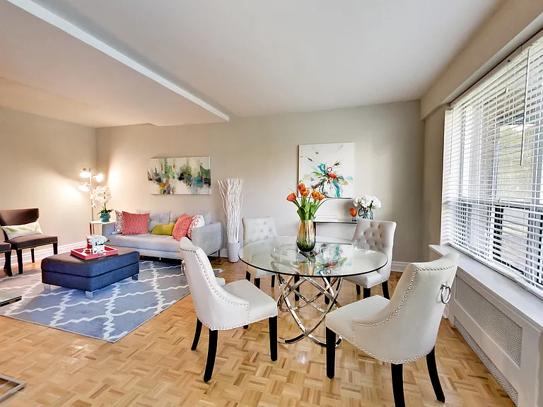 2100 Bathurst St #308 — Photo 32
